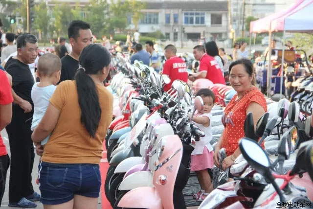 電動(dòng)車充電器